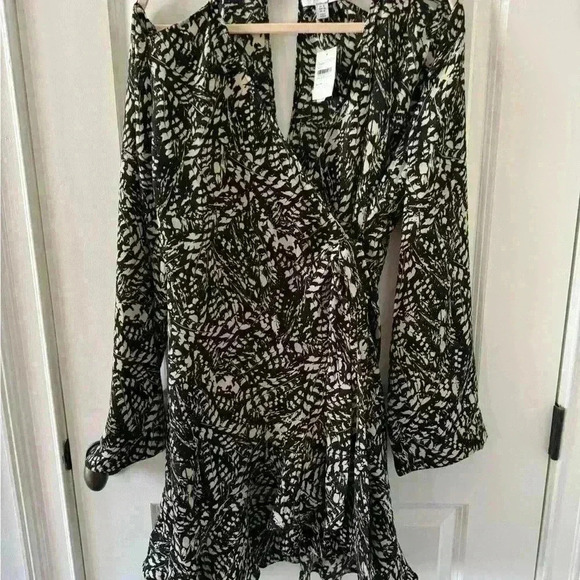 TOPSHOP Cut Out Shoulder Mini Dress ~ Mono ~14 ~NEW! - Picture 6 of 11